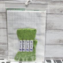 Load image into Gallery viewer, Olympus #SK-336 Japanese Sashiko Hitomezashi Kit - Chrysanthemum Flower (White)