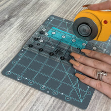 Load image into Gallery viewer, Creative Grids Self-Healing Double Sided Rotary Cutting Mat 6in x 8in